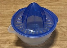 Blau/durchsichtige Zitronenpresse