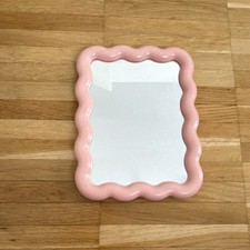 Rechteckiger rosa Deko-Spiegel