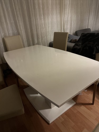 Tisch - ,