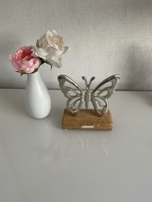 Formano Schmetterling Auf Mangoholz, Klein