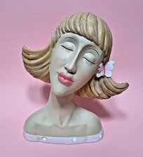 Büste Frau Frühling rosa