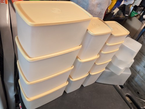 Vtg tupperware container - 28,