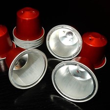 100 leere rote Nespresso