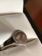 Damen Ring 925 Sterlingsilber poliert mit der Gravur "M" und Zirkonia