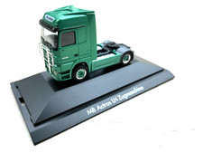 Herpa 110280, Mercedes Actros Zugmaschine 1858, metallic-grün in PC-Box