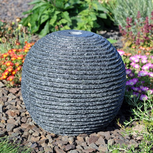 Granitkugel 30cm groß - , gestuft