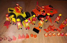 Play-Big Konvolut Straßen-Bauarbeiter / PLAY-BIG / 11 Figuren / Unimog