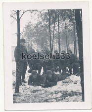 Foto Soldaten der Wehrmacht mit einem kleinen Granatwerfer im Felde ...