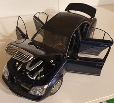 Maybach 57, dunkelblau   1:18