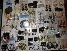 50 Paar ungetragene Ohrringe Modeschmuck Flohmarkt (O4)