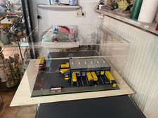 Dachser Spedition NL Komplett Faller Halle Herpa LKW + Vitrine 60x50x30cm beleuc