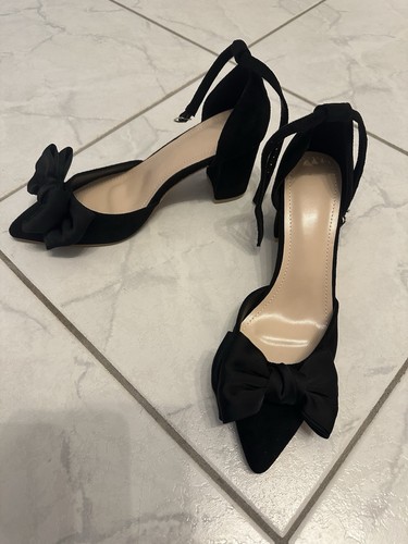 Schwarze samt high - heels, mit