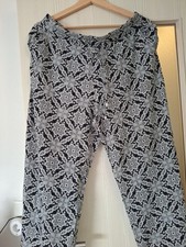 Schwarz Weiße Hose  Marke Jessica Gr.44