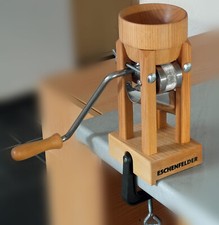 Eschenfelder Kornquetsche Flocker Flockenquetsche Tischmodell Holztrichter