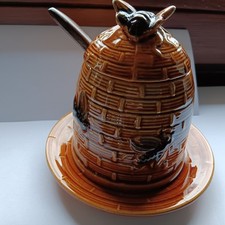 Honigtopf mit Bienen aus