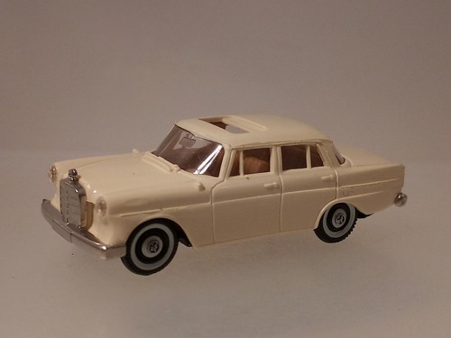 Mercedes 190 elfenbein 87 - elfenbein, 1:87