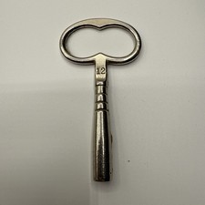 Uhren Aufzug SCHLÜSSEL  12 Großuhr  Vierkant #56
