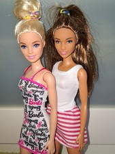 🎠BARBIE MATTEL 2 puppen kleidung set paket aus sammlung konvolut🎠