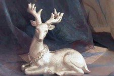 Edler liegender Hirsch