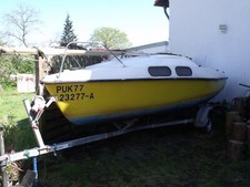 segelboot mit trailer