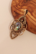 Schmuckanhänger Abalonemuschel in Bronze eingefasst