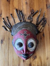 Afrikanische Holzmaske mit Kreuzmotiv / African wooden mask with cross motif