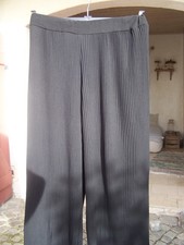 Schwarze plissierte Stoffhose, Schlupfhose, weites Bein, Gr. S, Gummi im Bund
