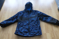 Crivit Skijacke Gr. 122/128 schwarz/ blau gemustert mit Kapuze