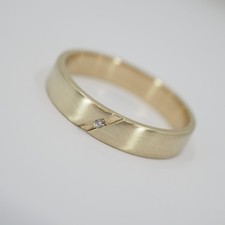 EXKLUSIVER BRILLANTRING IN 585/-GELBGOLD BRILLANT 0,015ct H/LUPENREIN RW:58