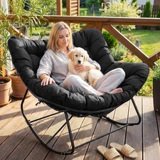 Schaukelstuhl mit gepolstertem