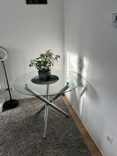 Esstisch-Set für vier Personen. Kaum benutzt. Stabil und gepflegt.