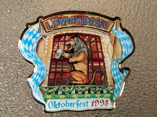 Löwenbräu pin oktoberfest - löwenbräu,