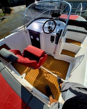 Sportboot mit Kabine - Trailer