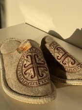 Neue Filzhausschuhe aus