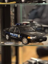 AUTOart 1:18 Ford Crown