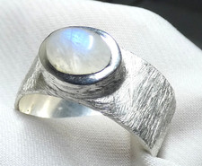 Ring 925 Silber Gr. 17,8 (56) breit mod. mattiert, Mondstein mit Blauschimmer