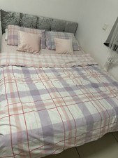 bett und kleiderschrank