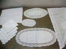 Konvolut weiße Baumwolle Batist Deckchen Spitze Stickerei Häkelborte Mitteldecke