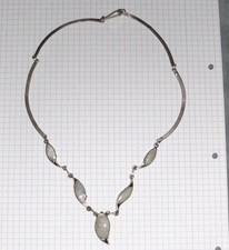 Schöne Kette mit Perlmutt