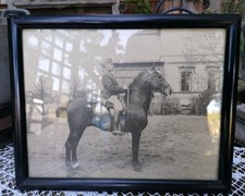 sehr alter Bilderrahmen Reiter Pferd Militär Holzrahmen mit Glas antik