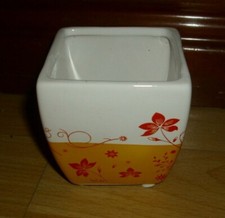 Blumen Übertopf weiß gelb mit Ranke quadratisch 7 x 7 cm 7,5 cm hoch