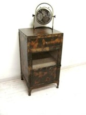 kleiner Eisenschrank im Industriedesign Metall Schrank Loftmöbel Fabrikdesign