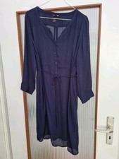 dunkelblaues Umstands- und