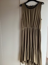 Plisseekleid Im Vokuhila Stil