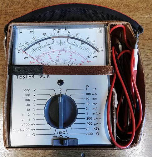 Vielfachmeßgerät analog