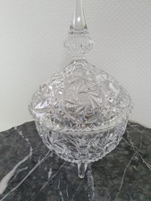 Bleikristall - Schale mit Deckel auf Füßchen - Höhe : ca. 25 cm - guter Zustand