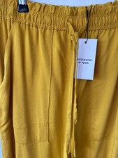 Jacqueline de Yong, Hose