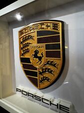 Porsche Stuttgart Logo 3D gedruckt Abzeichen - 25cm x 25cm quadratisch Wandaufsteller