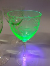 4 Weingläser, Uranglas