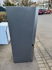 Ich verkaufe einen neuen Kühlschrank, den ich erst vor 1 Monat für 250 Euro 